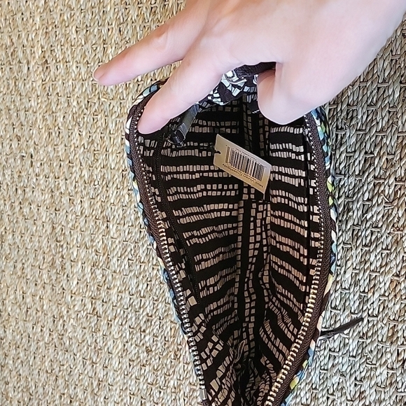 𝅺VERA BRADLEY rainforest Mini crossbody purse bag. - Picture 4 of 6